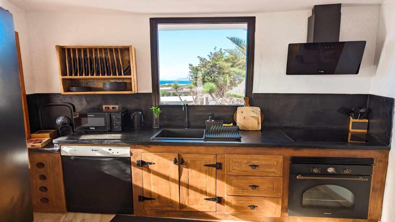 Bungalow Allende Famara Con Piscina Privada Y Ac Eksteriør billede