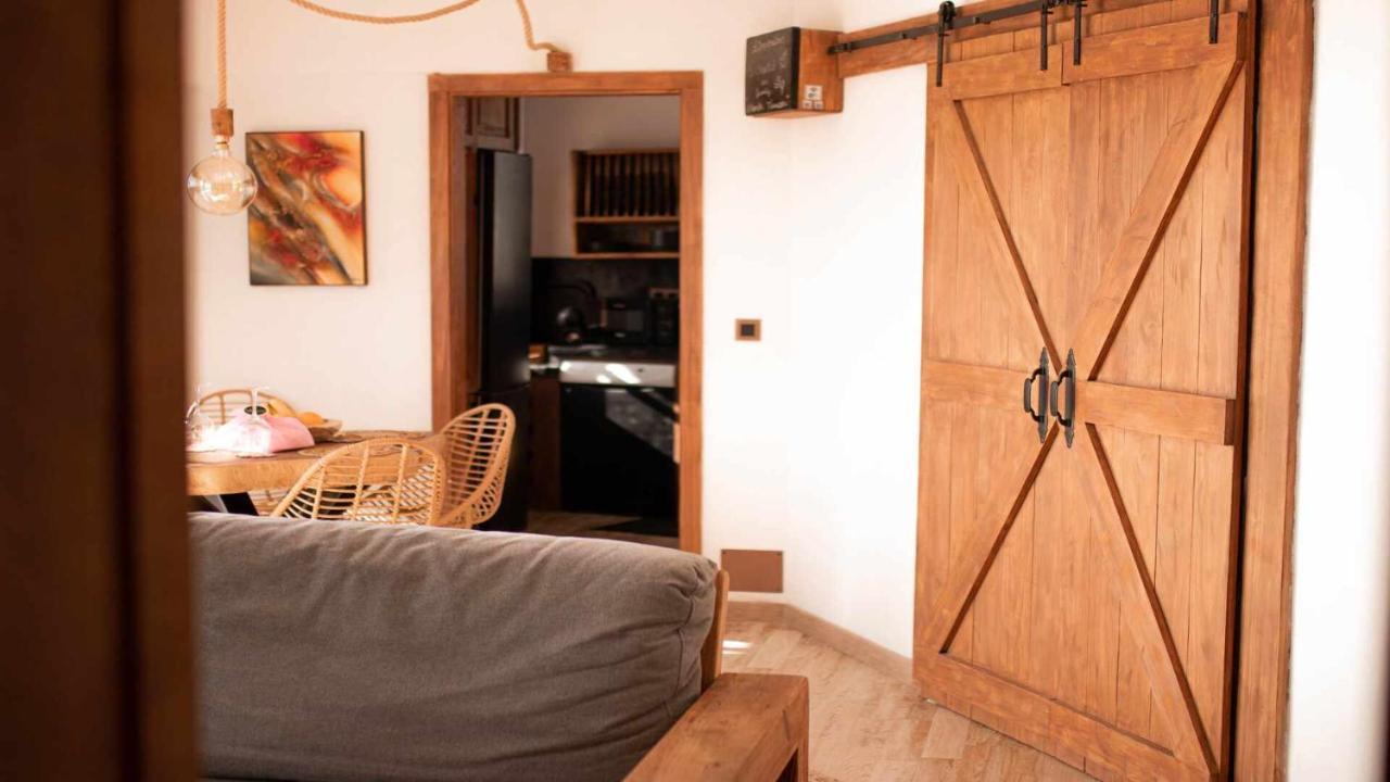 Bungalow Allende Famara Con Piscina Privada Y Ac Eksteriør billede