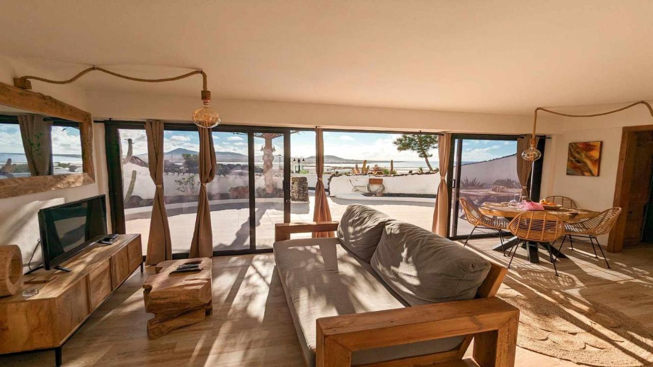 Bungalow Allende Famara Con Piscina Privada Y Ac Eksteriør billede